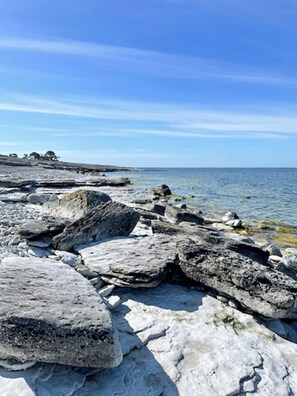 Beach - Newly renovated house on Furillen near sea & nature reserve. (Lärbo)