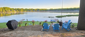 NEW! Villa Adonis - Lakefront, Dog-Friendly, and Gorgeous! Includes NEW 6-PERSON HOT TUB, Central Air, and Water Toys!