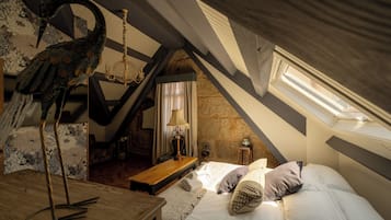 Luxe suite, uitzicht op stad | Luxe beddengoed, donzen dekbedden, bedden met traagschuimmatras