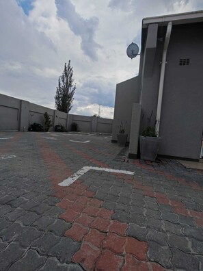Quadruple Room | Property grounds - Zondiles Guesthouse  (MP)