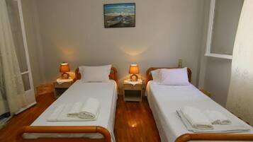 Iron/ironing board, WiFi, bed sheets