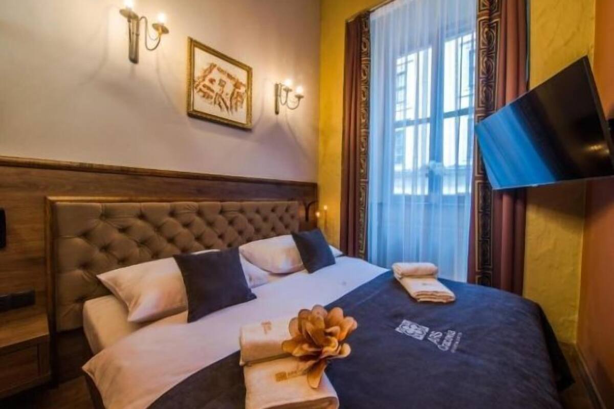 Kamar Double Standar, pemandangan kota | Setrika/meja setrika dan dilengkapi dengan perabotan berbeda-beda