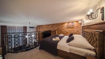 Comfort Apartment, Courtyard View | Individually furnished, iron/ironing board, bed sheets