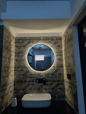 Doppia Classic, balcone | Bagno | Doccia, set di cortesia gratuito, asciugacapelli, asciugamani