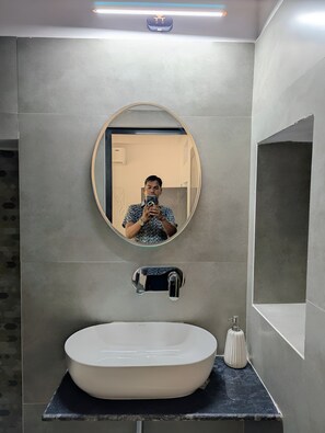 Doppia Classic, balcone | Bagno | Doccia, set di cortesia gratuito, asciugacapelli, asciugamani