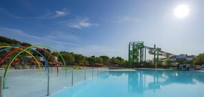 Pool - Bungalow 'Mobil-home Narbonne Plage' with Shared Pool, Private Terrace and Air Conditioning (Narbonne)