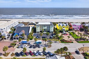 A coastal hotel with a parking lot, a beach view, and a mix of modern and traditional architecture. - Oceanfront 3BR Condo with Panoramic Beach Views | Isle of Palms (Isle of Palms)