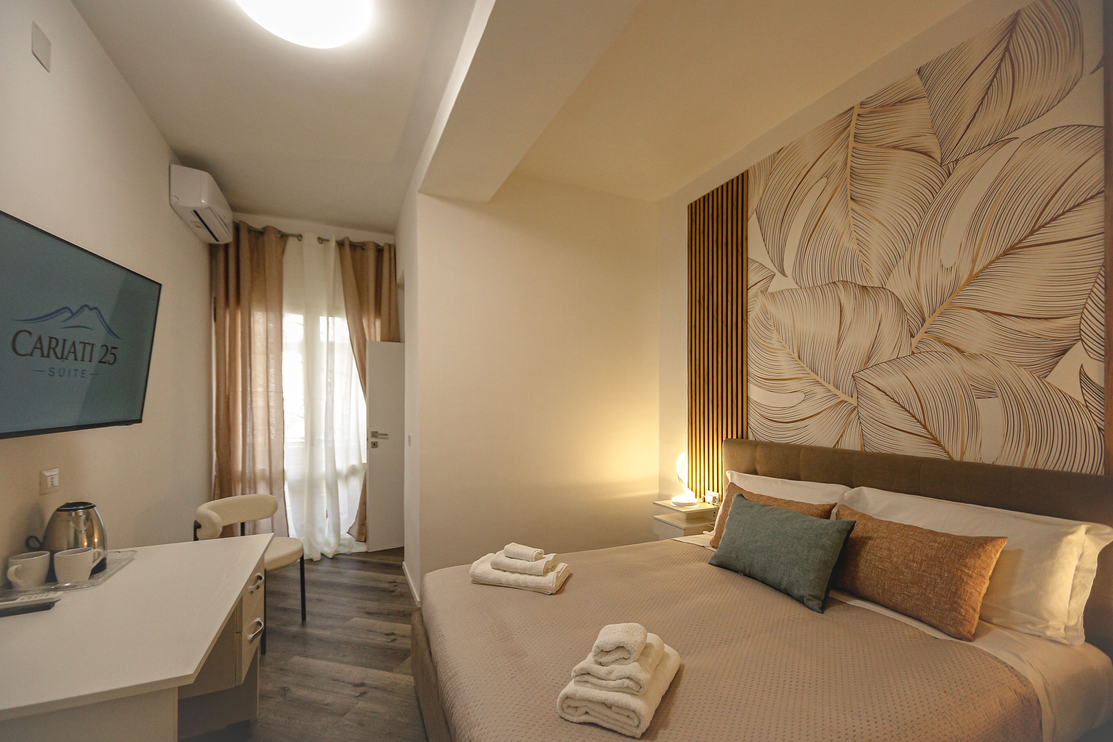 Deluxe Double Room, Balcony | Minibar, desk, WiFi (free)