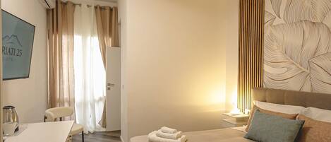 Minibar, desk, free WiFi