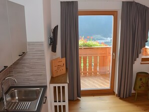 Interior - Apartment Wiesengrün with Mountain View, Balcony and Wi-Fi (Sand in Taufers)