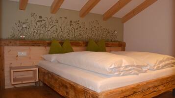 WiFi, bed sheets