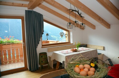 Apartment Wiesengrün with Mountain View, Balcony and Wi-Fi