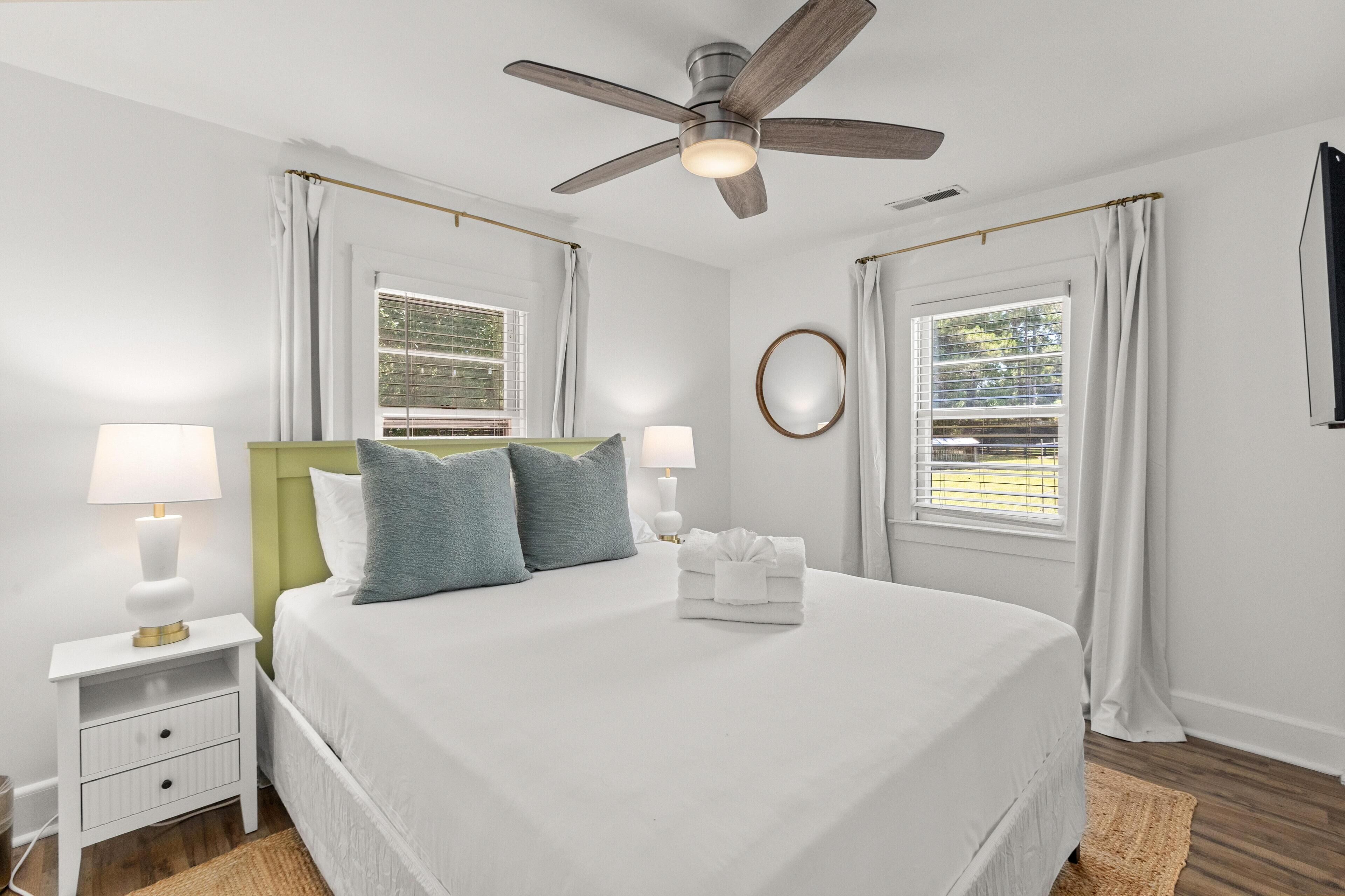 2 bedrooms, iron/ironing board, internet