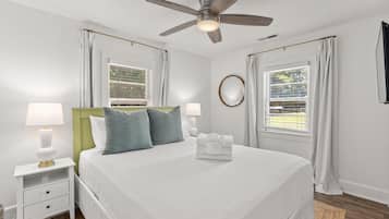 2 bedrooms, iron/ironing board, internet