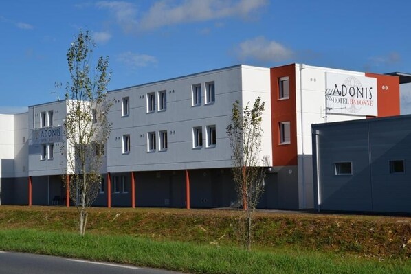 Exterior - 2 Units | Scenic Bayonne Retreat 4.9 Miles to Musée du Jambon Aubard (Mouguerre)