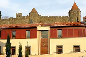 Exterior - Riverside escape | 1.2mi Pont Vieux | Sunset walks and scenic views (Carcassonne)