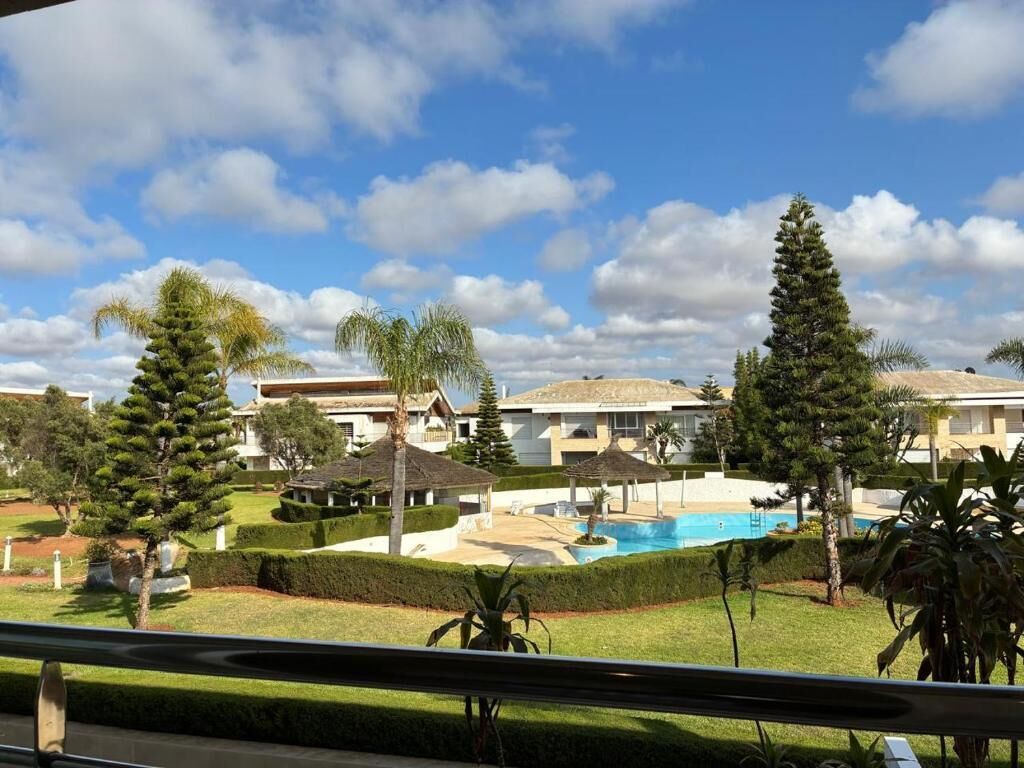 2 outdoor pools