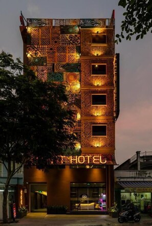 Exterior - PYNT HOTEL 8 (Phu Tho Hoa)