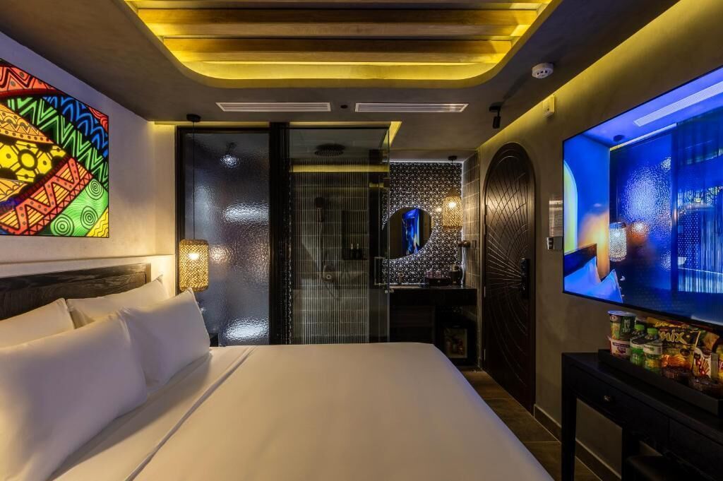 Deluxe Room | Blackout drapes
