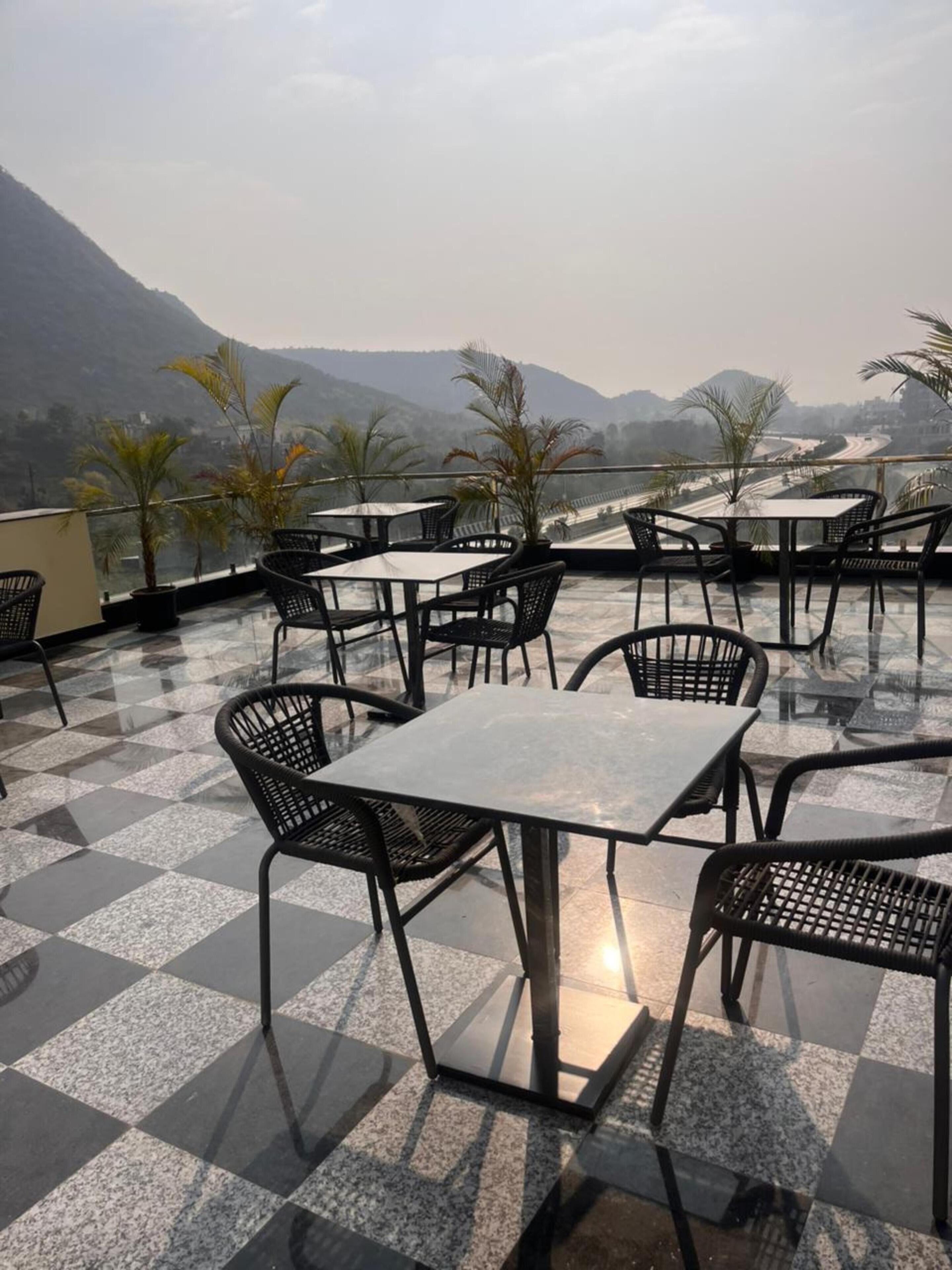 Khu ẩm thực ngoài trời