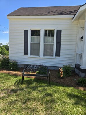 Exterior - 3-bedroom cozy house in nice Americus : 5 min to GSW and DT Americus (Americus)
