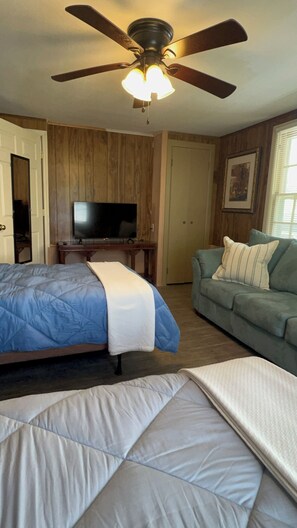Room - 3-bedroom cozy house in nice Americus : 5 min to GSW and DT Americus (Americus)