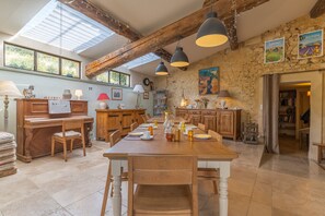 Dining - Ma maison de loin – Simiane Room (Apt)