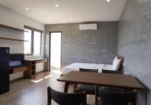 Desk, free WiFi - LaLa Apartment and Hotel (ngu hanh son)