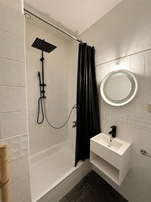 Bathroom - Vrbo Property (Goslar)