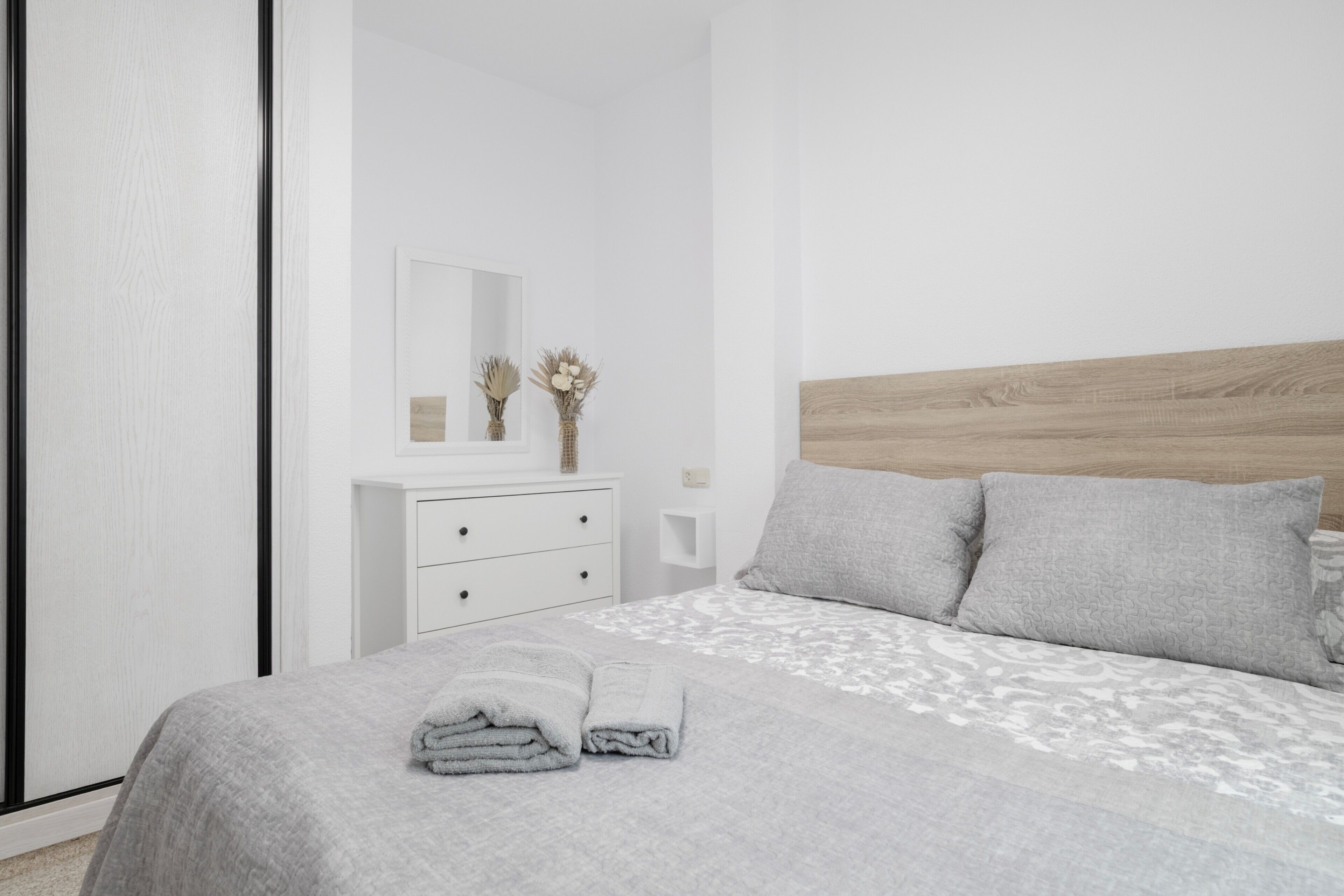WiFi, bed sheets