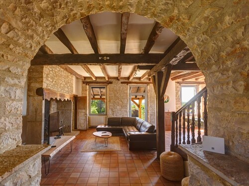Villa with pool and parking - 12 guests