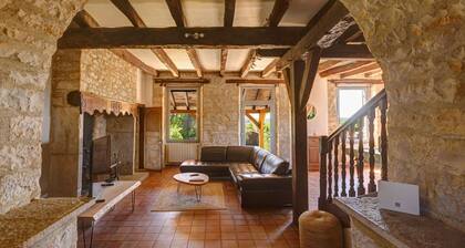 Villa with pool and parking - 12 guests