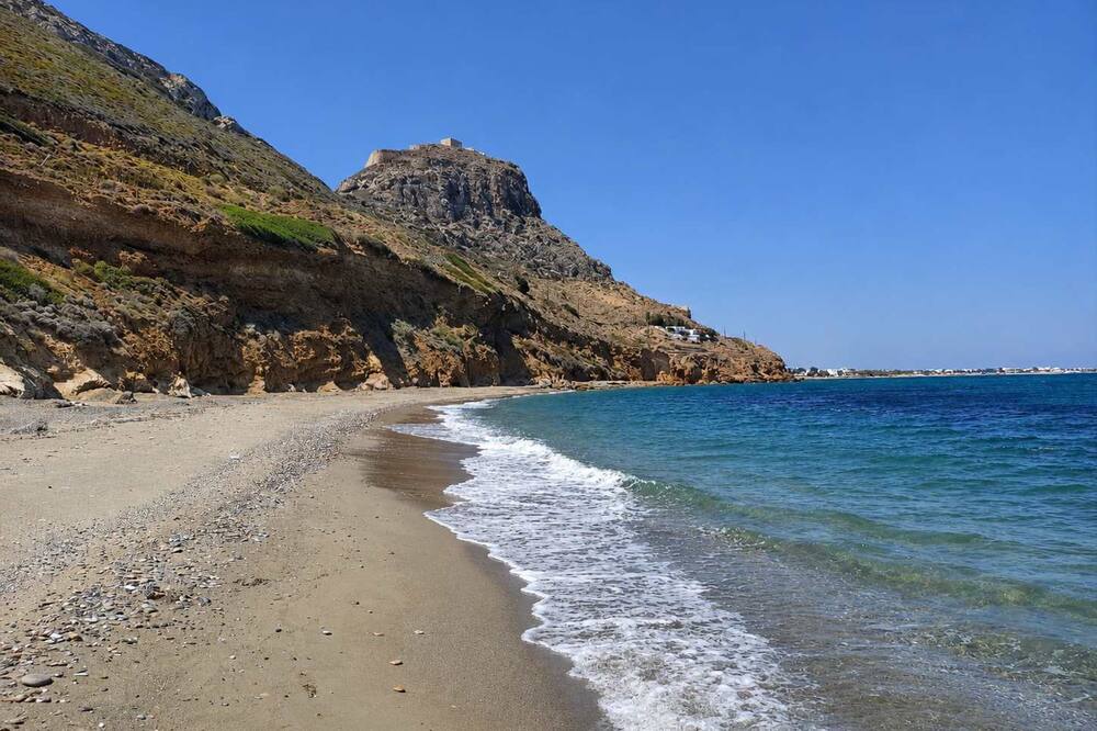 Hotel Elena - Ηλιόλουστη σουίτα με μπαλκόνι στη Σκύρο - Αχίλλι