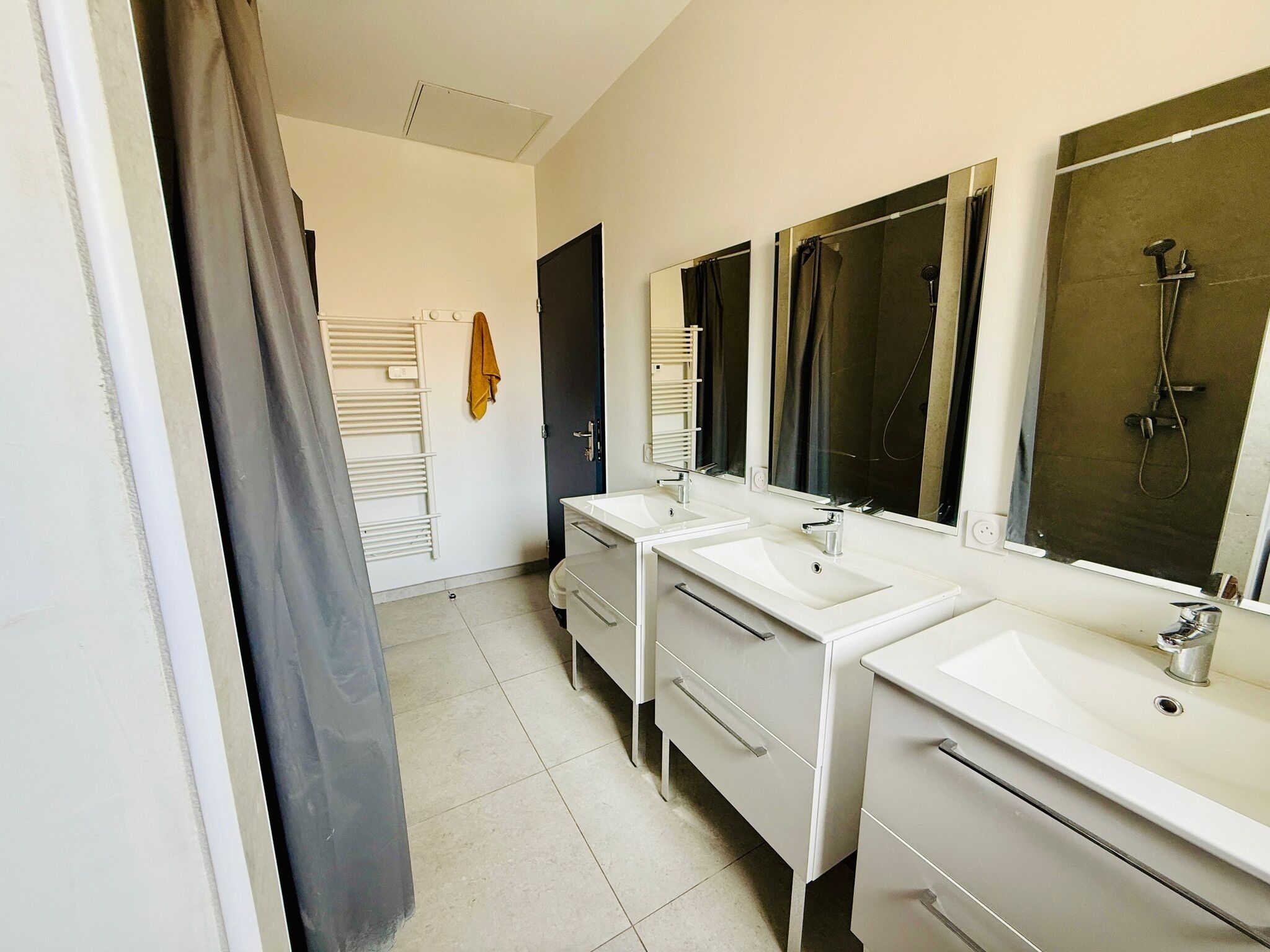 Shower, towels
