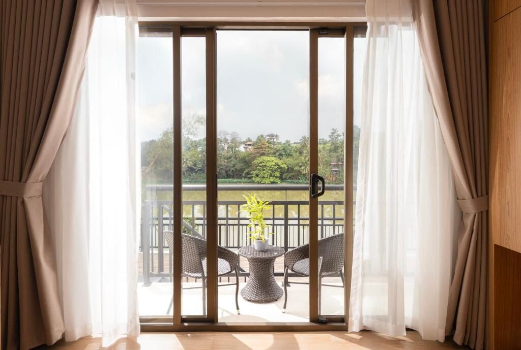 Double Room, Balcony, River View | Interior