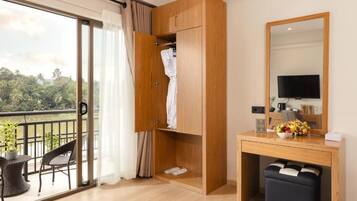 Habitación doble, balcón, vistas al río | Interior