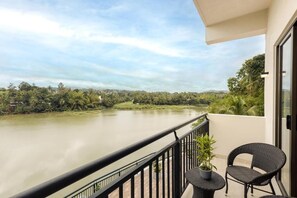 Deluxe Double Room, Balcony | Property grounds - Royal Avenue Kandy (Katugastota)