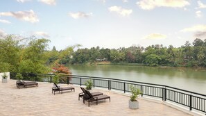 Deluxe Suite, Balcony, River View | Terrace/patio - Royal Avenue Kandy (Katugastota)