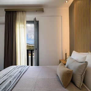 Blackout drapes, iron/ironing board, free WiFi - Penny's House New Luxe Jacuzzi Villa 400m from Sea (Thira)