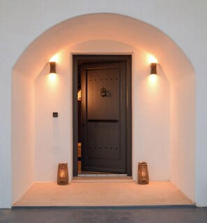 Exterior detail - Penny's House New Luxe Jacuzzi Villa 400m from Sea (Thira)