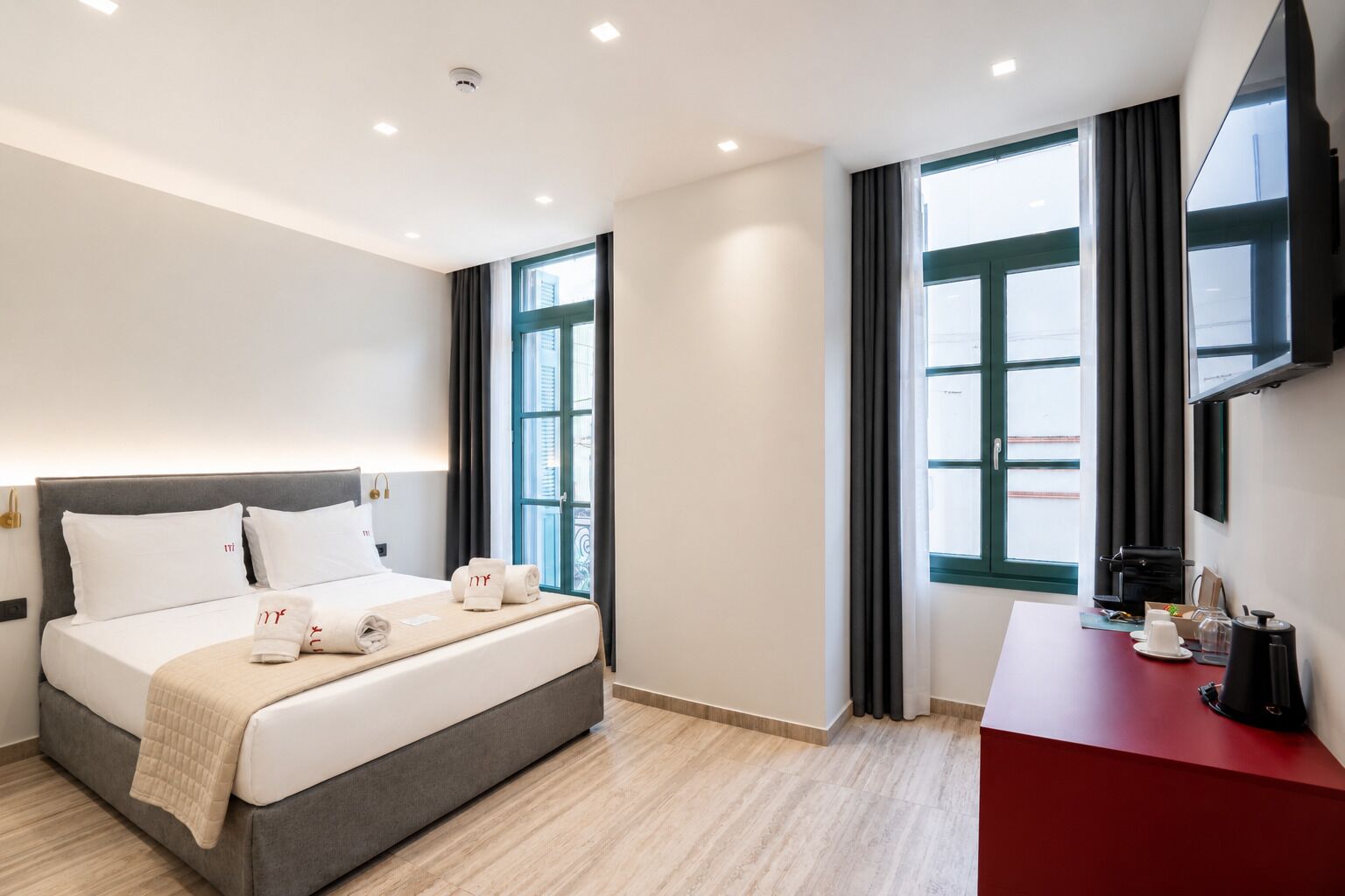 In-room safe, desk, laptop workspace, soundproofing