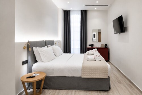 Morus Acropolis Urban Suites