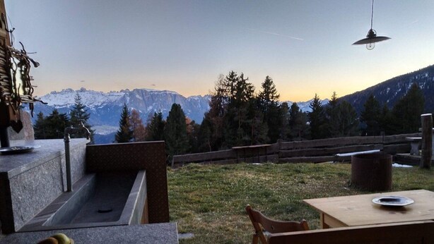 Outdoor dining - Stunning view of the Dolomites and the Alps (Villandro)
