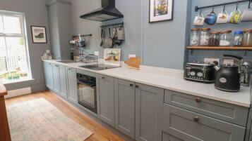 Dishwasher, cookware/dishes/utensils