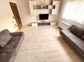 Living area - Vacation apartment for vacationers and fitters, Odenwald (Billigheim Sulzbach)
