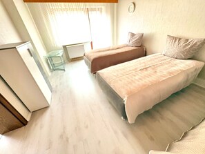 Room - Vrbo Property (Billigheim Sulzbach)