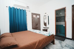 In-room safe, soundproofing, free WiFi - Sri Sakthi Nivas (Tiruvannamalai)