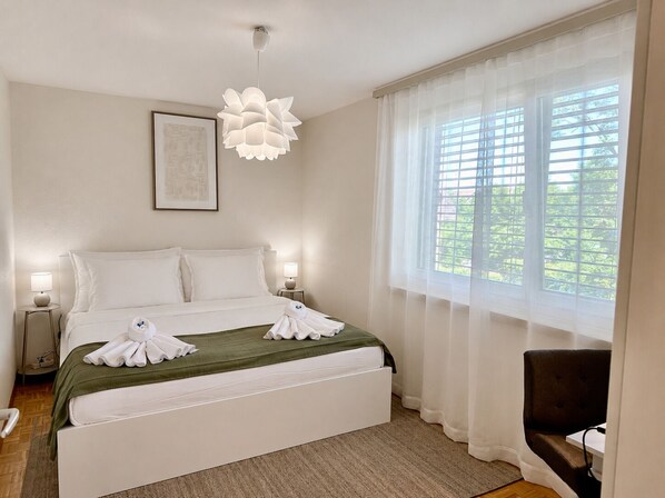2 bedrooms, desk, iron/ironing board, travel cot