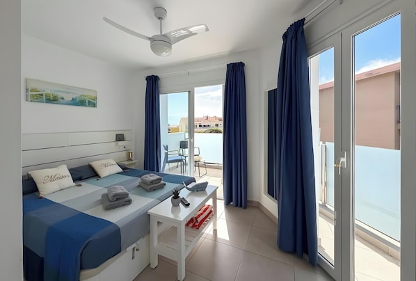 1 bedroom, iron/ironing board, WiFi, bed sheets - Corralejo Sun the Sky by B-Rent – Central Apartment with Terraces and Pool (Corralejo)