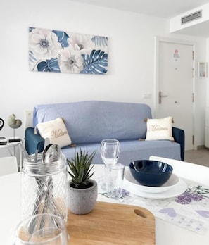 TV - Corralejo Sun the Sky by B-Rent – Central Apartment with Terraces and Pool (Corralejo)